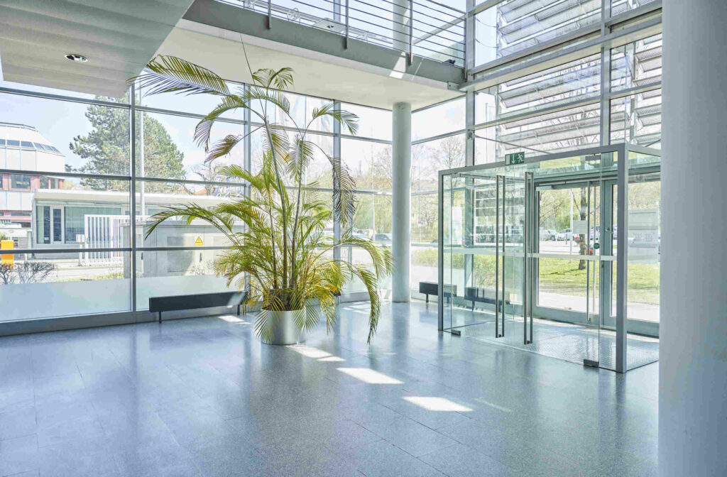 Eingangsbereich des Münchner Firmensitzes von Altmann Analytik
